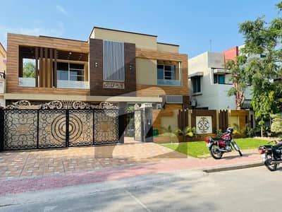 A BEAUTIFUL 1 KANAL HOUSE FOR SALE BABAR BLOCK BAHRIA TOWN LAHORE