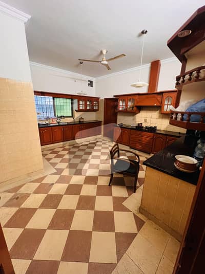 HOUSE FOR SALE SECTOR F 10 2 SIZE 677 SQ YARDS TOP LOCATION