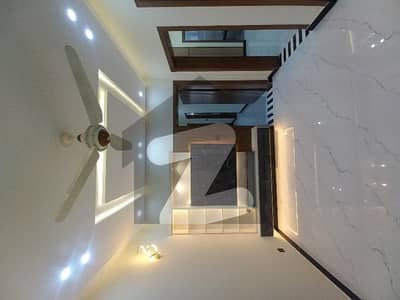 فیصل ٹاؤن - ایف ۔ 18 اسلام آباد میں 4 کمروں کا 5 مرلہ مکان 3.0 کروڑ میں برائے فروخت۔