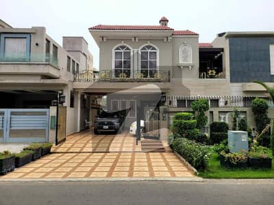 ڈی ایچ اے فیز 7 - بلاک وائے فیز 7,ڈیفنس (ڈی ایچ اے),لاہور میں 4 کمروں کا 10 مرلہ مکان 4.25 کروڑ میں برائے فروخت۔