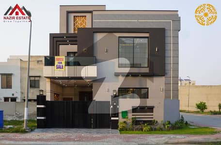 بحریہ آرچرڈ لاہور میں 4 کمروں کا 6 مرلہ مکان 2.5 کروڑ میں برائے فروخت۔