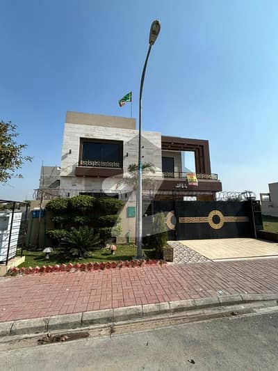 بحریہ آرچرڈ لاہور میں 4 کمروں کا 10 مرلہ مکان 3.3 کروڑ میں برائے فروخت۔