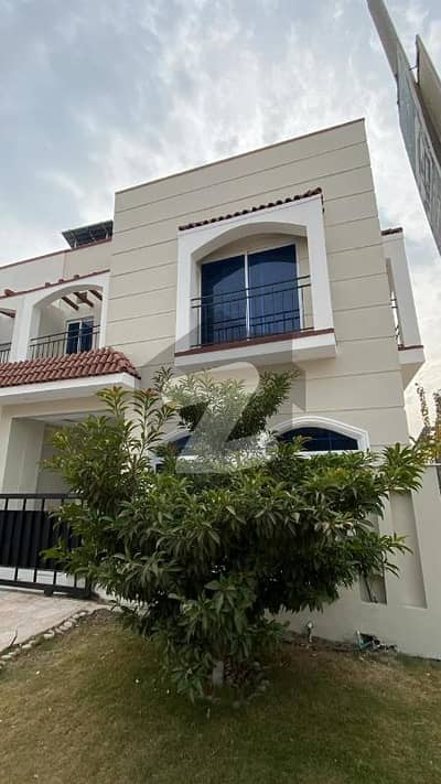 پارک ویو۔ بلاک ایچ پارک ویو سٹی,اسلام آباد میں 4 کمروں کا 5 مرلہ مکان 3.0 کروڑ میں برائے فروخت۔