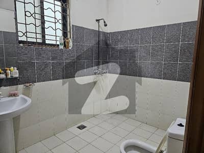 1kanal building for rent 4bed room 1big hall upper portion gass available