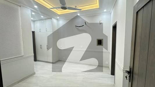 بحریہ ٹاؤن سیکٹر ای بحریہ ٹاؤن,لاہور میں 1 کمرے کا 2 مرلہ فلیٹ 94.0 لاکھ میں برائے فروخت۔