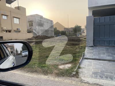 بحریہ نشیمن لاہور میں 8 مرلہ رہائشی پلاٹ 70.0 لاکھ میں برائے فروخت۔