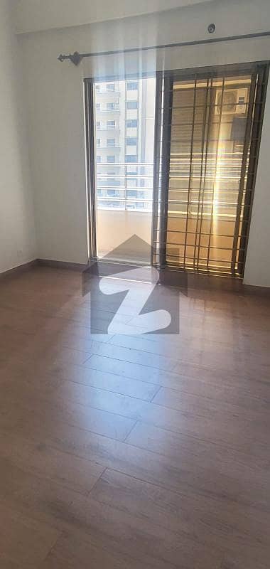 عسکری ہائیٹس 4 ڈی ایچ اے فیز 5 - سیکٹر ایچ,ڈی ایچ اے ڈیفینس فیز 5,ڈی ایچ اے ڈیفینس,اسلام آباد میں 3 کمروں کا 10 مرلہ فلیٹ 3.5 کروڑ میں برائے فروخت۔