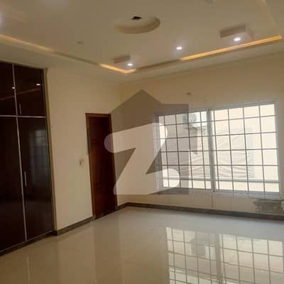 1 Kanal Full House Available For Rent