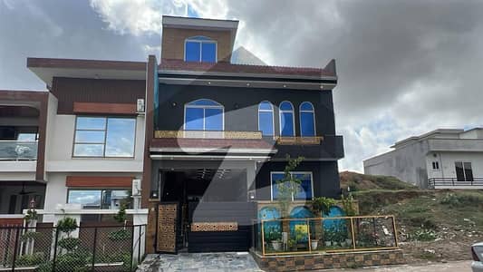 ایم پی سی ایچ ایس ۔ بلاک ایف ایم پی سی ایچ ایس ۔ ملٹی گارڈنز,بی ۔ 17,اسلام آباد میں 5 کمروں کا 5 مرلہ مکان 2.5 کروڑ میں برائے فروخت۔