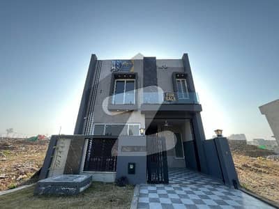 ڈی ایچ اے ڈیفینس فیز 5 ڈی ایچ اے ڈیفینس,اسلام آباد میں 3 کمروں کا 5 مرلہ مکان 3.9 کروڑ میں برائے فروخت۔