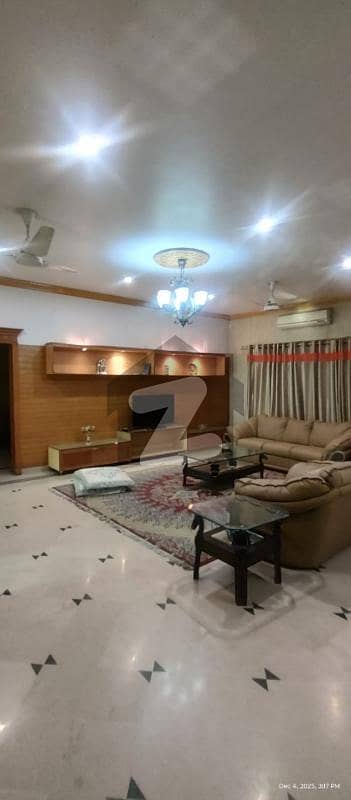 جوہر ٹاؤن لاہور میں 4 کمروں کا 2 کنال بالائی پورشن 1.5 لاکھ میں کرایہ پر دستیاب ہے۔