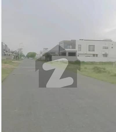 ڈی ایچ اے فیز 7 - بلاک وائے فیز 7,ڈیفنس (ڈی ایچ اے),لاہور میں 10 مرلہ رہائشی پلاٹ 3.0 کروڑ میں برائے فروخت۔