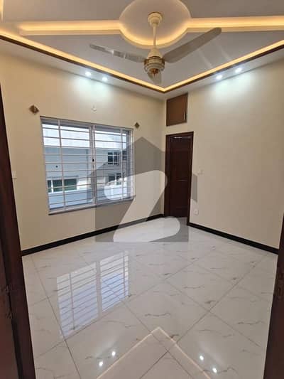 جی ۔ 13 اسلام آباد میں 4 کمروں کا 4 مرلہ مکان 3.35 کروڑ میں برائے فروخت۔