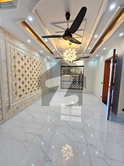 10 Marla House For Sale In Jade Block Main Road