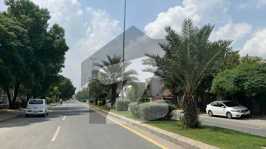 بحریہ ٹاؤن - طلحہ بلاک بحریہ ٹاؤن سیکٹر ای,بحریہ ٹاؤن,لاہور میں 10 مرلہ رہائشی پلاٹ 2.0 کروڑ میں برائے فروخت۔