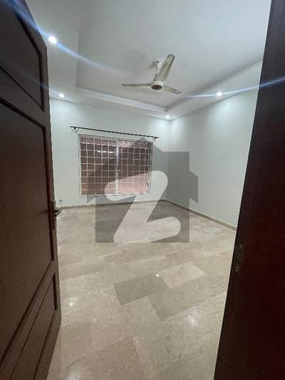 ڈی ایچ اے ڈیفینس فیز 2 ڈی ایچ اے ڈیفینس,اسلام آباد میں 4 مرلہ Studio دفتر 90.0 ہزار میں کرایہ پر دستیاب ہے۔