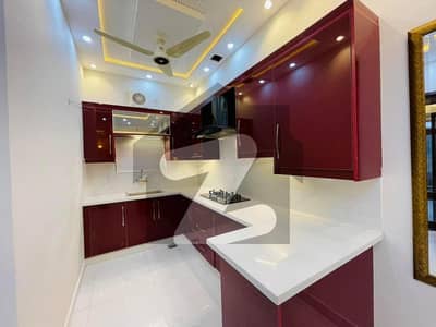 بحریہ ٹاؤن فیز 8 ۔ سفاری ویلی بحریہ ٹاؤن فیز 8,بحریہ ٹاؤن راولپنڈی,راولپنڈی میں 3 کمروں کا 5 مرلہ مکان 1.75 کروڑ میں برائے فروخت۔