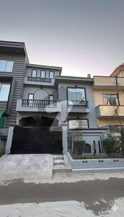 سوان گارڈن ۔ بلاک ایچ سوان گارڈن,اسلام آباد میں 4 کمروں کا 5 مرلہ مکان 2.3 کروڑ میں برائے فروخت۔