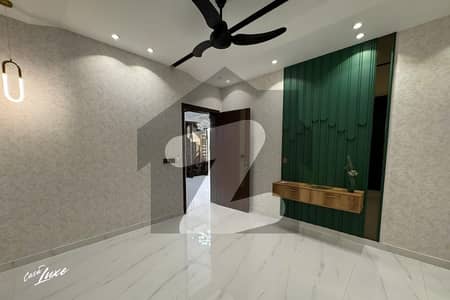 بحریہ ٹاؤن سیکٹر ای بحریہ ٹاؤن,لاہور میں 5 کمروں کا 10 مرلہ مکان 5.0 کروڑ میں برائے فروخت۔