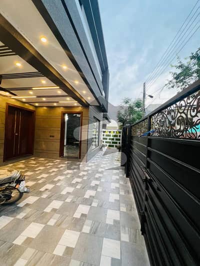 Beautiful 10 Marla stylish house for sale in UET housing society