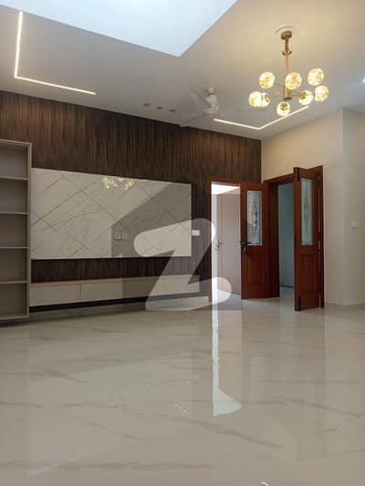 بحریہ انکلیو بحریہ ٹاؤن,اسلام آباد میں 5 کمروں کا 10 مرلہ مکان 5.55 کروڑ میں برائے فروخت۔