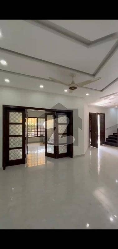 بحریہ سفاری ویلی ۔ سیکٹر ای بحریہ ٹاؤن فیز 8 ۔ سفاری ویلی,بحریہ ٹاؤن فیز 8,بحریہ ٹاؤن راولپنڈی,راولپنڈی میں 5 کمروں کا 10 مرلہ مکان 1.45 لاکھ میں کرایہ پر دستیاب ہے۔