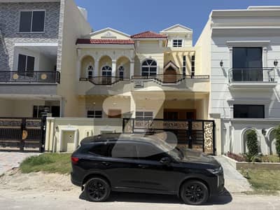 بی ۔ 17 اسلام آباد میں 4 کمروں کا 8 مرلہ مکان 3.5 کروڑ میں برائے فروخت۔