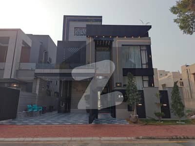 بحریہ ٹاؤن سیکٹر ای بحریہ ٹاؤن,لاہور میں 5 کمروں کا 10 مرلہ مکان 5.65 کروڑ میں برائے فروخت۔