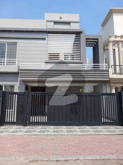 بحریہ ٹاؤن ۔ غزنوی بلاک بحریہ ٹاؤن ۔ سیکٹر ایف,بحریہ ٹاؤن,لاہور میں 5 کمروں کا 10 مرلہ مکان 3.65 کروڑ میں برائے فروخت۔