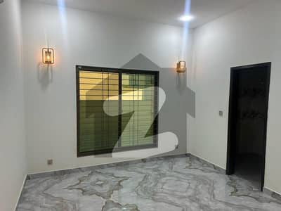 بحریہ ٹاؤن - پریسنٹ 8 بحریہ ٹاؤن کراچی,کراچی میں 5 کمروں کا 11 مرلہ مکان 4.0 کروڑ میں برائے فروخت۔