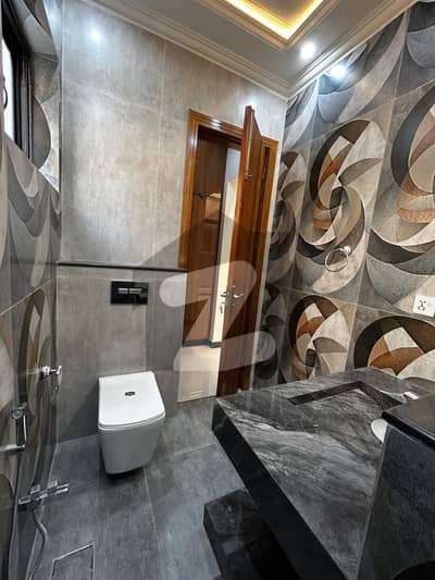 بحریہ انکلیو بحریہ ٹاؤن,اسلام آباد میں 5 کمروں کا 10 مرلہ مکان 6.2 کروڑ میں برائے فروخت۔