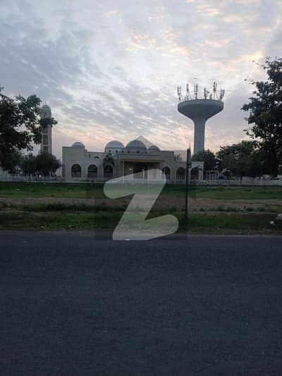 Luxury Living 10marla plot available for sale  Near by 17kanal big park.