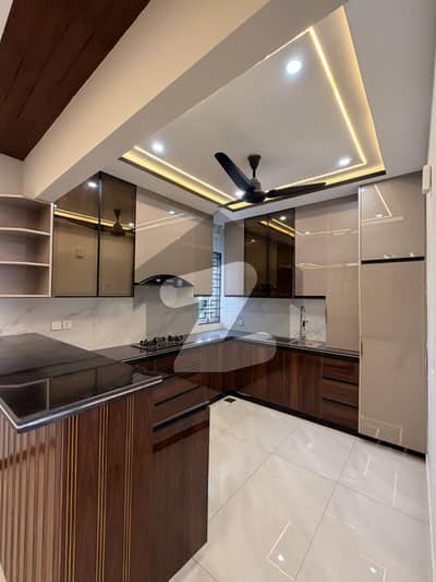 گلبرگ ریزیڈنشیا - بلاک ایل گلبرگ ریزیڈنشیا,گلبرگ,اسلام آباد میں 4 کمروں کا 7 مرلہ مکان 4.1 کروڑ میں برائے فروخت۔