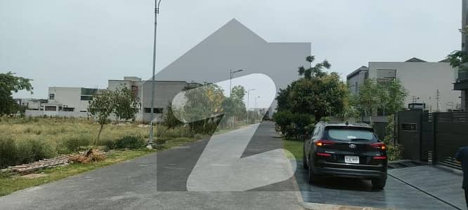 ڈی ایچ اے فیز 7 - بلاک ٹی فیز 7,ڈیفنس (ڈی ایچ اے),لاہور میں 1 کنال رہائشی پلاٹ 3.4 کروڑ میں برائے فروخت۔