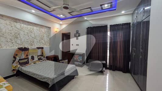 8 MARLA UPPER PORTION FOR RENT IN EDEN BOLUEVARD NEAR COLLAGE ROAD LAHORE.