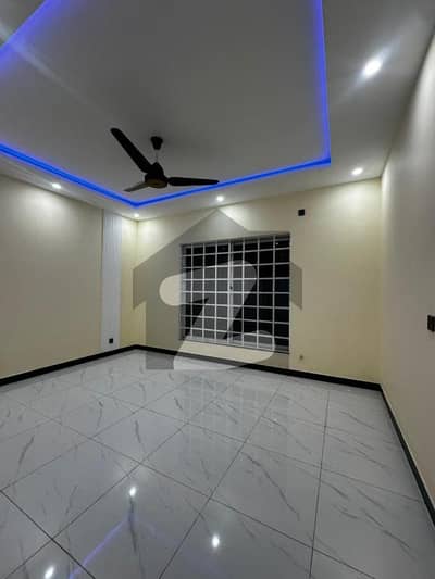 ایم پی سی ایچ ایس ۔ بلاک ایف ایم پی سی ایچ ایس ۔ ملٹی گارڈنز,بی ۔ 17,اسلام آباد میں 4 کمروں کا 5 مرلہ مکان 2.3 کروڑ میں برائے فروخت۔