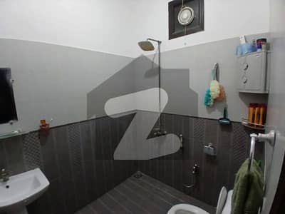 گلستانِ جوہر کراچی میں 3 کمروں کا 8 مرلہ زیریں پورشن 1.75 کروڑ میں برائے فروخت۔