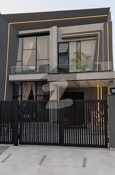 Prime Location 10 Marla House for sale in Formanites Housing Scheme