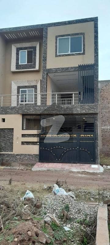 پارک روڈ اسلام آباد میں 5 کمروں کا 5 مرلہ مکان 2.0 کروڑ میں برائے فروخت۔