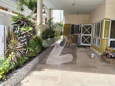 Demolition Condition Bungalow Golden Investment Opportunity! (Block 3 Gulshan-e-Iqbal Karachi