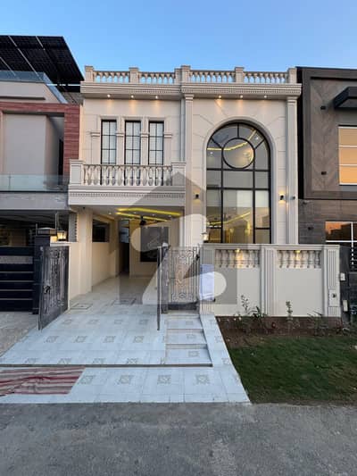 5 MARLA BRAND NEW HOUSE FOR SALE TOP LOCATION SOLID CONSTRUCTION NOT ATTACHED ORIGINAL PICTURE