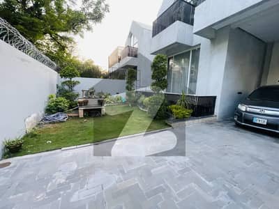 ایف ۔ 7 اسلام آباد میں 2 کمروں کا 1 کنال بالائی پورشن 7.5 لاکھ میں کرایہ پر دستیاب ہے۔