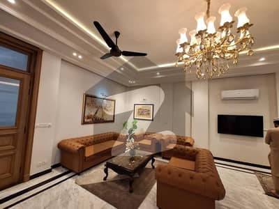 ایف ۔ 10 اسلام آباد میں 5 کمروں کا 1 کنال مکان 7.5 لاکھ میں کرایہ پر دستیاب ہے۔