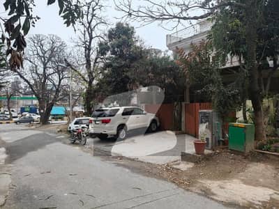 جی ۔ 6/2 جی ۔ 6,اسلام آباد میں 4 کمروں کا 11 مرلہ مکان 10.5 کروڑ میں برائے فروخت۔