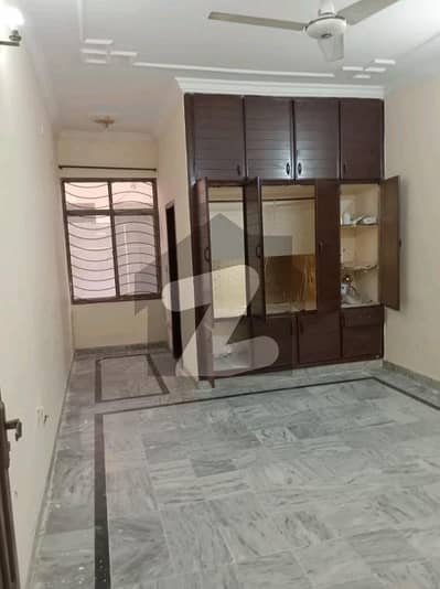 آئی ۔ 8 اسلام آباد میں 6 کمروں کا 14 مرلہ مکان 4.2 لاکھ میں کرایہ پر دستیاب ہے۔