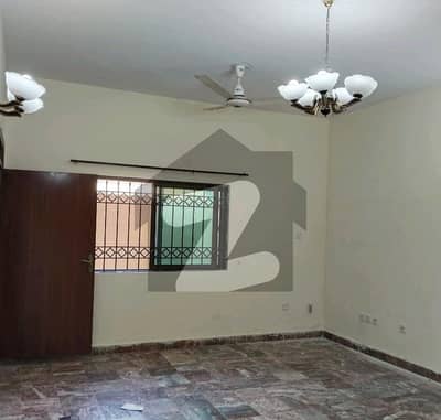 آئی ۔ 8/2 آئی ۔ 8,اسلام آباد میں 6 کمروں کا 14 مرلہ مکان 4.3 لاکھ میں کرایہ پر دستیاب ہے۔