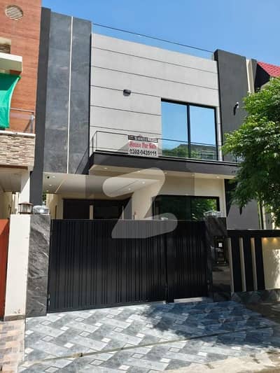 ڈی ایچ اے 11 رہبر سیکٹر 2 - بلاک ایچ ڈی ایچ اے 11 رہبر سیکٹر 2,ڈی ایچ اے 11 رہبر,لاہور میں 3 کمروں کا 5 مرلہ مکان 2.6 کروڑ میں برائے فروخت۔