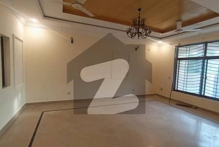 آئی ۔ 8/3 آئی ۔ 8,اسلام آباد میں 6 کمروں کا 14 مرلہ مکان 4.15 لاکھ میں کرایہ پر دستیاب ہے۔