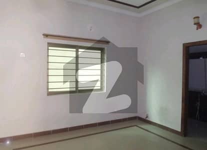 آئی ۔ 8/4 آئی ۔ 8,اسلام آباد میں 3 کمروں کا 14 مرلہ بالائی پورشن 1.8 لاکھ میں کرایہ پر دستیاب ہے۔