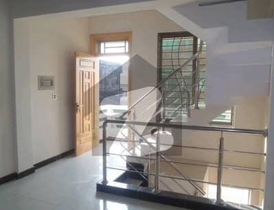 آئی ۔ 8/4 آئی ۔ 8,اسلام آباد میں 3 کمروں کا 14 مرلہ زیریں پورشن 1.7 لاکھ میں کرایہ پر دستیاب ہے۔